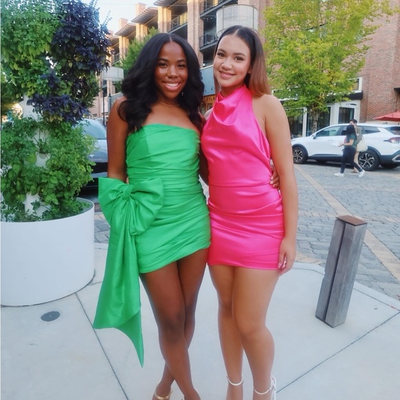 Kelly Green Hoco Dress💚 - Picture 3 of 4